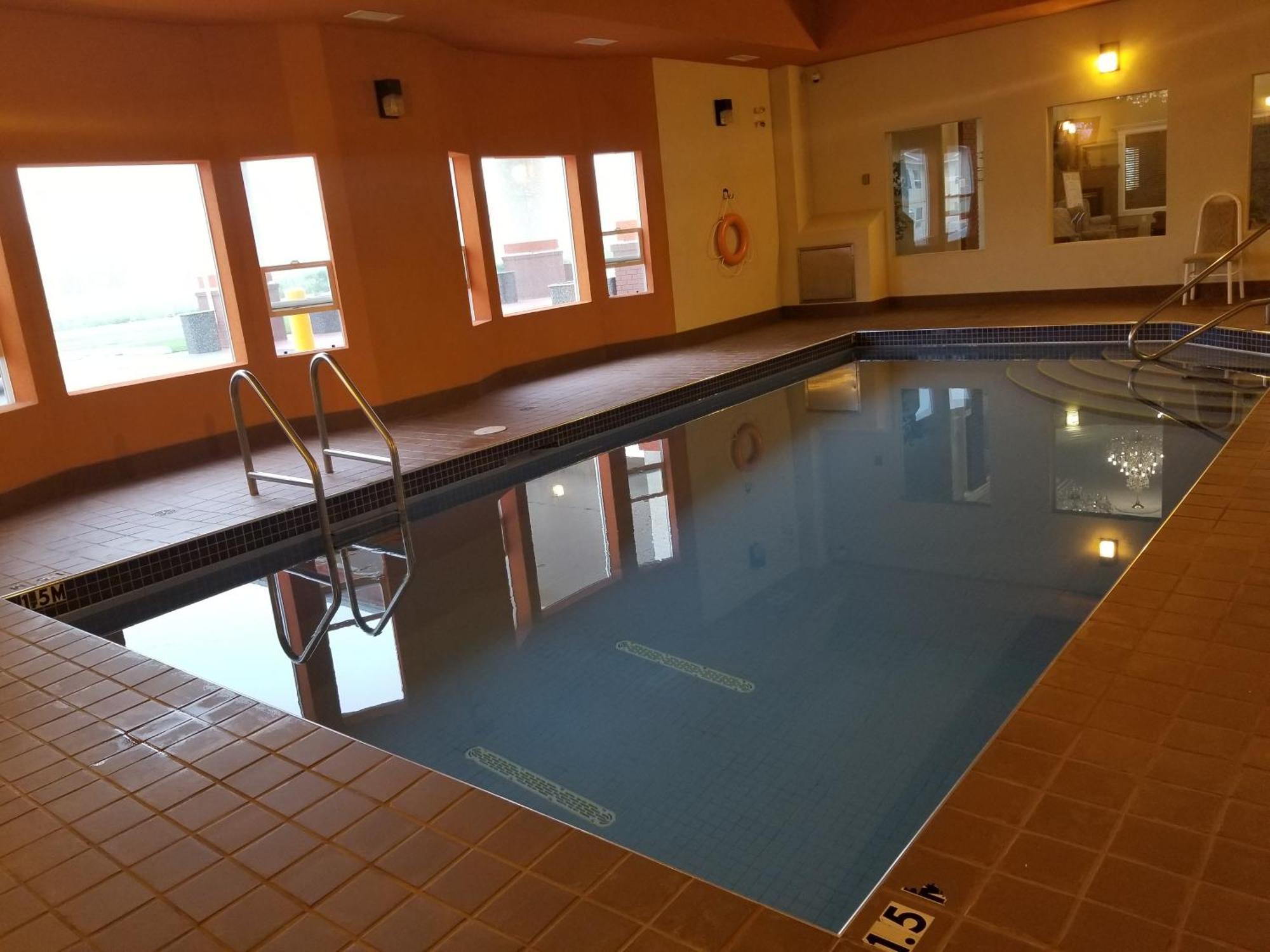 New Imperial Suites Whitecourt Eksteriør bilde